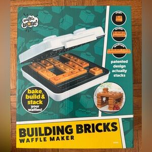 ✨NWT SET✨Building Bricks Waffle Maker + 4 Building Plates